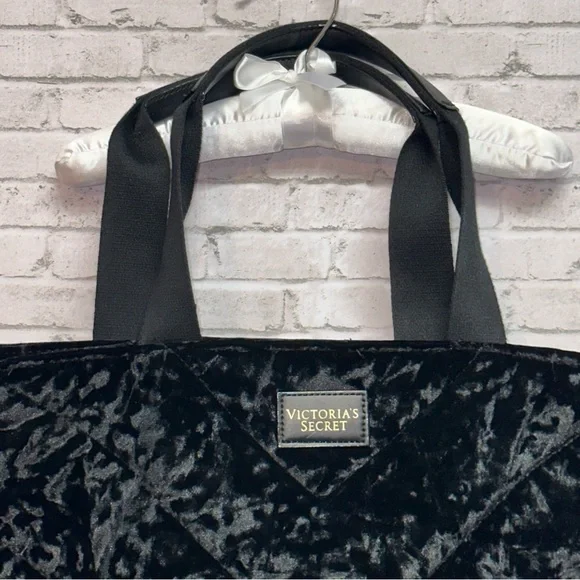 Victoria's Secret Bag Black Crushed Velvet Weekender Tote Purse Beach Book Bag - Picture 3 of 9